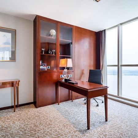 Crowne Plaza Zhenjiang By Ihg Hotell Eksteriør bilde