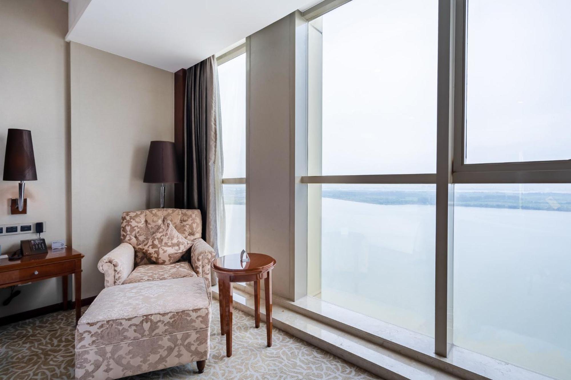 Crowne Plaza Zhenjiang By Ihg Hotell Eksteriør bilde