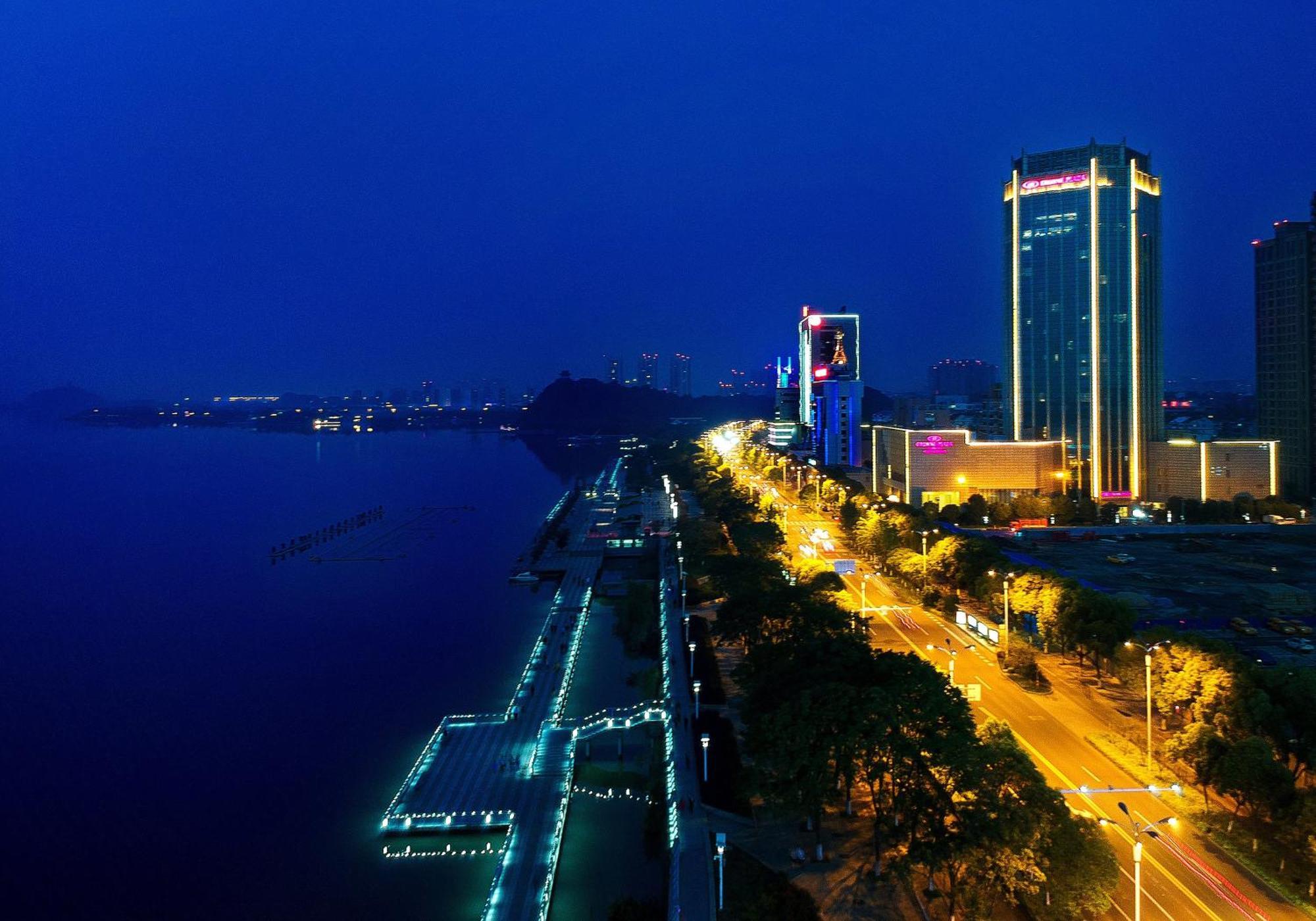 Crowne Plaza Zhenjiang By Ihg Hotell Eksteriør bilde